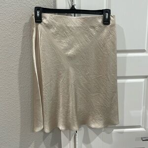 Aritzia satin skirt size 4 Babaton